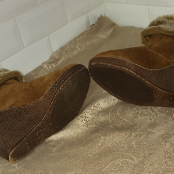 ZigiSoho Fur Booties with wedge heels Size 10 - Picture 8 of 13